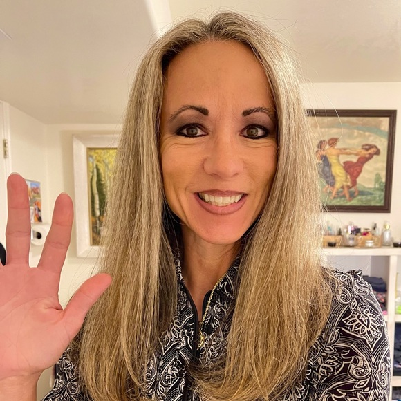 Meet your Posher, Laura Ann - Picture 2 of 13